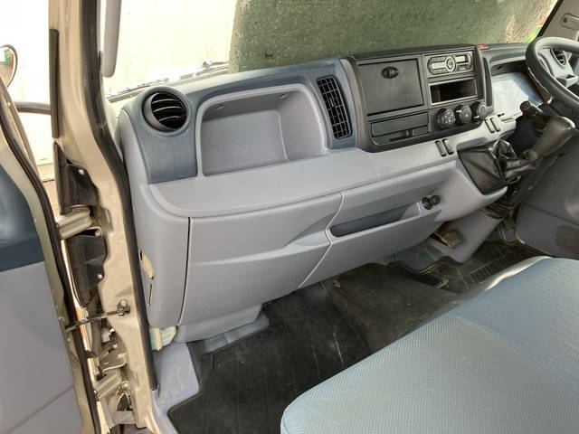 三菱ふそうキャンター平ボディ小型（2t・3t）[写真33]