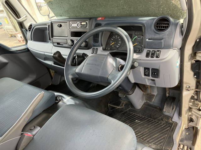 三菱ふそうキャンター平ボディ小型（2t・3t）[写真34]