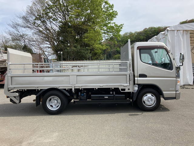 三菱ふそうキャンター平ボディ小型（2t・3t）[写真06]