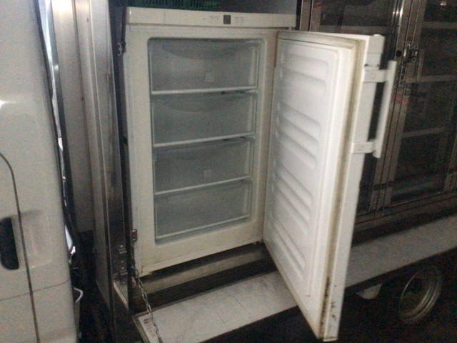 日産バネット移動販売車小型（2t・3t）[写真09]