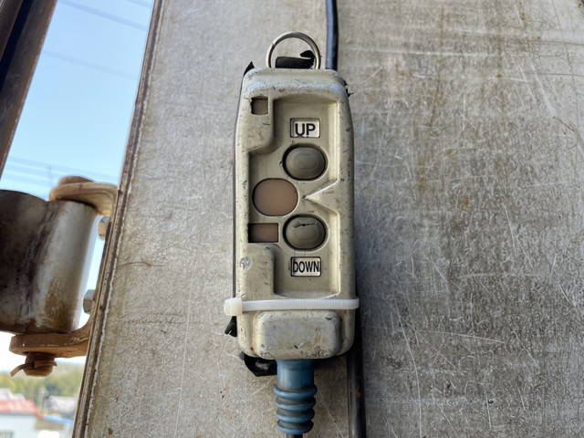 いすゞフォワードアルミウイング中型（4t）[写真13]