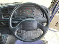 いすゞフォワードアルミウイング中型（4t）[写真32]