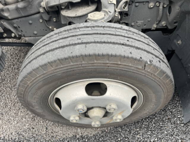 いすゞエルフ平ボディ小型（2t・3t）[写真12]