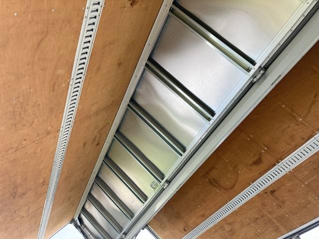 いすゞフォワードアルミウイング中型（4t）[写真14]