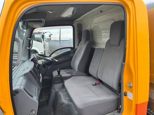 いすゞエルフアルミバン小型（2t・3t）[写真31]