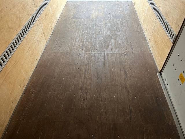 いすゞエルフアルミバン小型（2t・3t）[写真33]