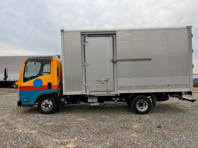 いすゞエルフアルミバン小型（2t・3t）[写真05]