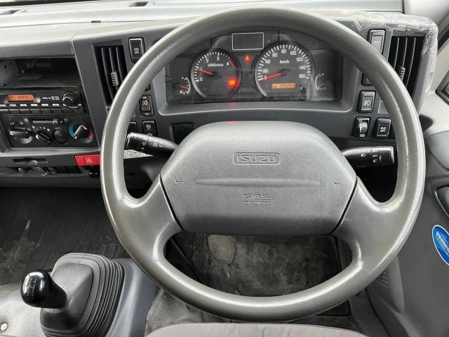 いすゞエルフアルミバン小型（2t・3t）[写真09]