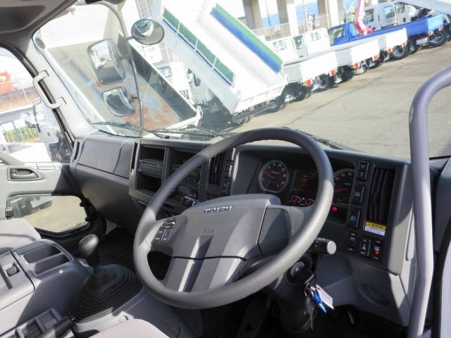 いすゞフォワードアルミウイング中型（4t）[写真12]