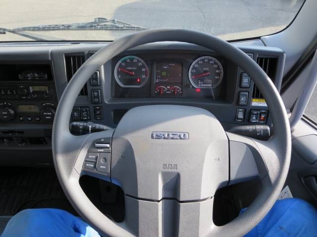 いすゞフォワードアルミウイング中型（4t）[写真16]