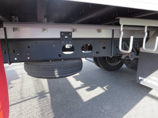 いすゞフォワードアルミウイング中型（4t）[写真32]