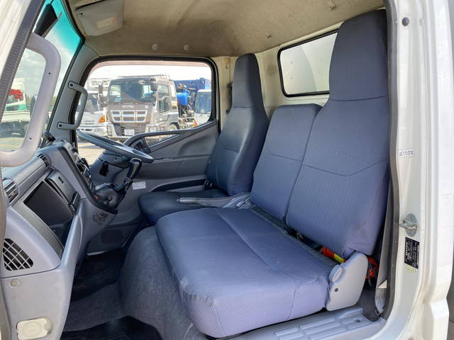 三菱ふそうキャンターアルミバン小型（2t・3t）[写真26]