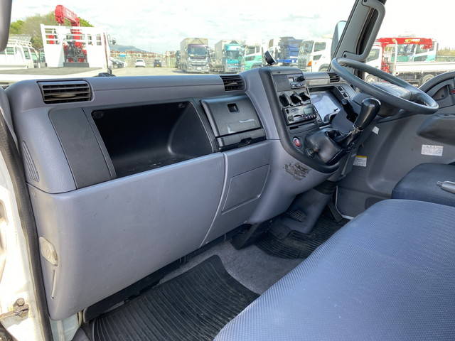 三菱ふそうキャンターアルミバン小型（2t・3t）[写真28]