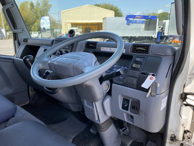 三菱ふそうキャンターアルミバン小型（2t・3t）[写真29]