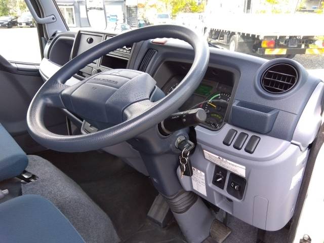 三菱ふそうキャンターガッツアルミバン小型（2t・3t）[写真30]