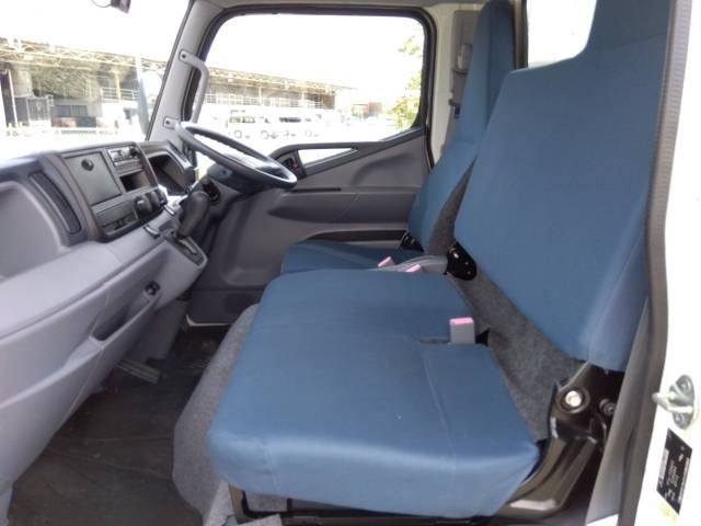 三菱ふそうキャンターガッツアルミバン小型（2t・3t）[写真32]