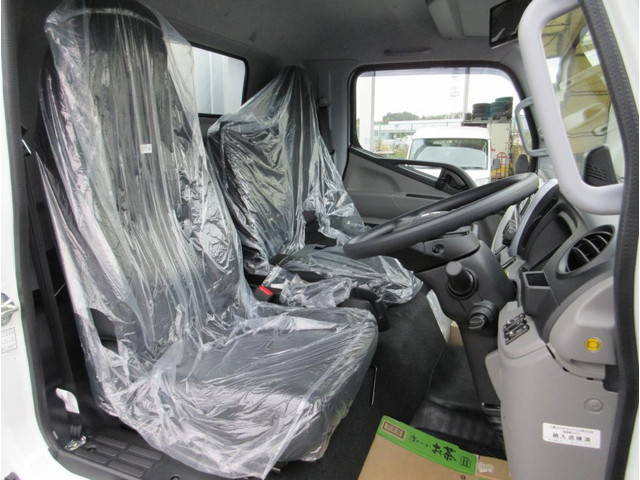 三菱ふそうキャンターアルミウイング小型（2t・3t）[写真11]