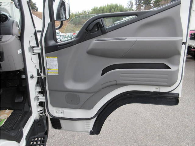 三菱ふそうキャンターアルミウイング小型（2t・3t）[写真12]