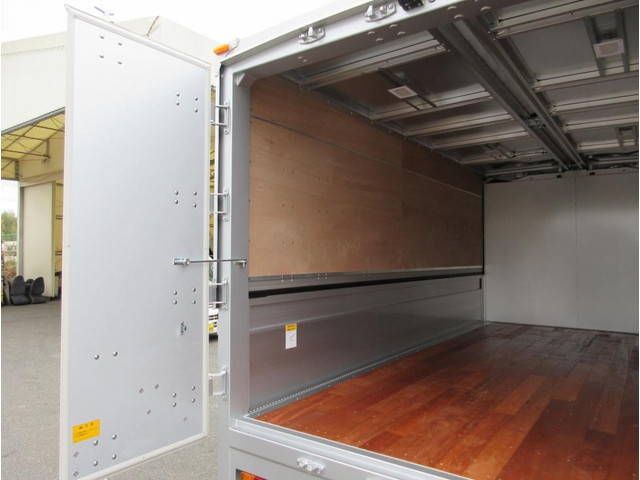 三菱ふそうキャンターアルミウイング小型（2t・3t）[写真28]