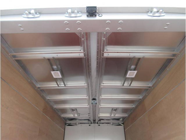 三菱ふそうキャンターアルミウイング小型（2t・3t）[写真32]