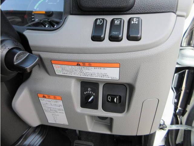 三菱ふそうキャンタークレーン4段小型（2t・3t）[写真10]