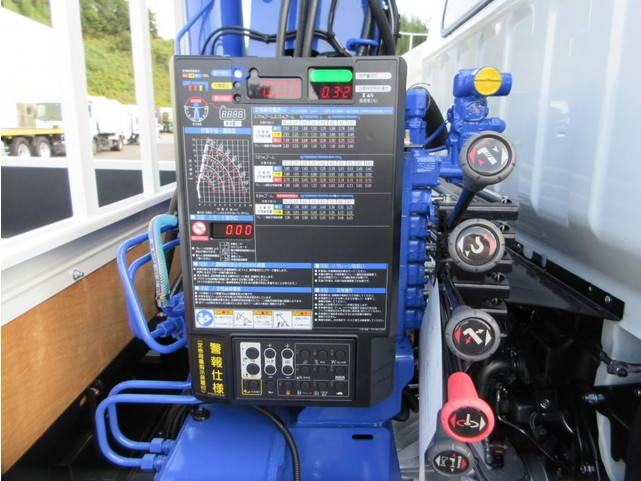 三菱ふそうキャンタークレーン4段小型（2t・3t）[写真21]