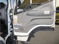 三菱ふそうキャンタークレーン4段小型（2t・3t）[写真08]