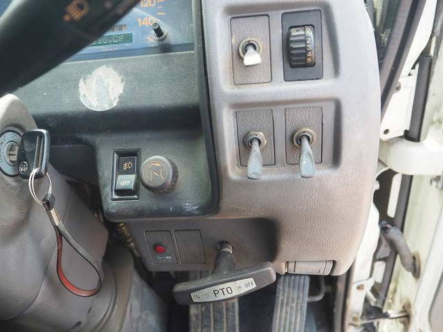 日野レンジャーシャーシ中型（4t）[写真38]