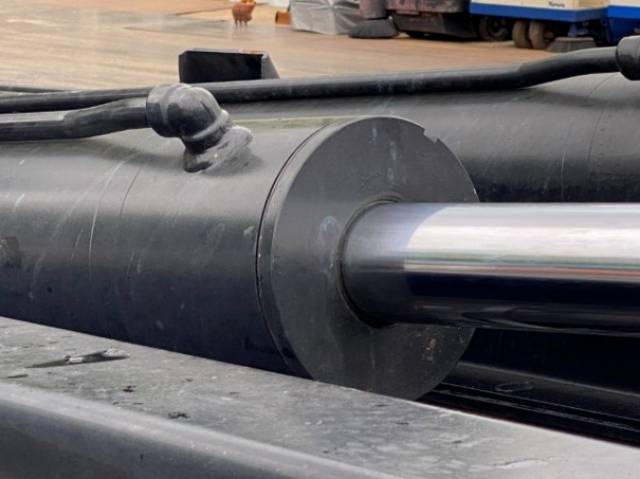 日野プロフィアコンテナ専用車大型（10t）[写真24]