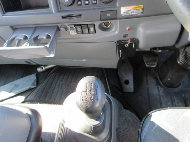 いすゞフォワードセルフクレーン6段中型（4t）[写真09]