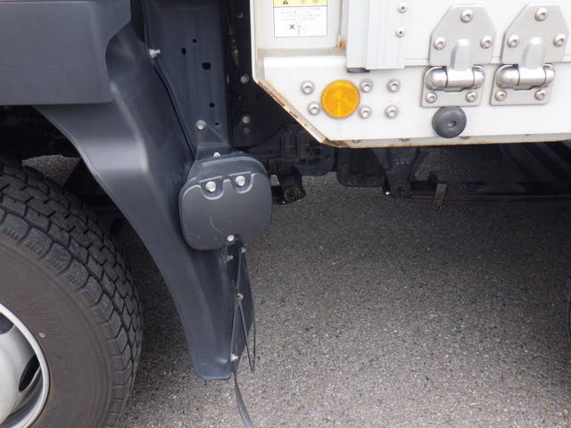 いすゞギガアルミウイング大型（10t）[写真12]