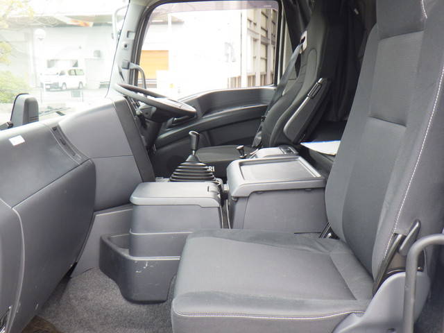 いすゞギガアルミウイング大型（10t）[写真15]