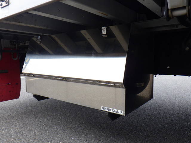 いすゞギガアルミウイング大型（10t）[写真25]