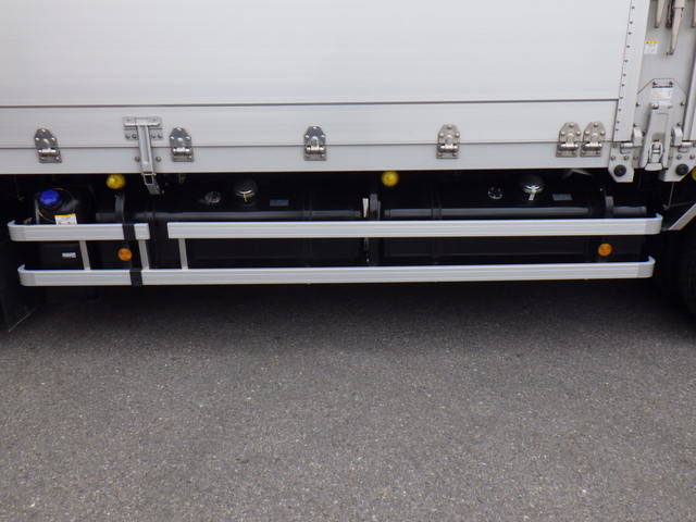 いすゞギガアルミウイング大型（10t）[写真26]