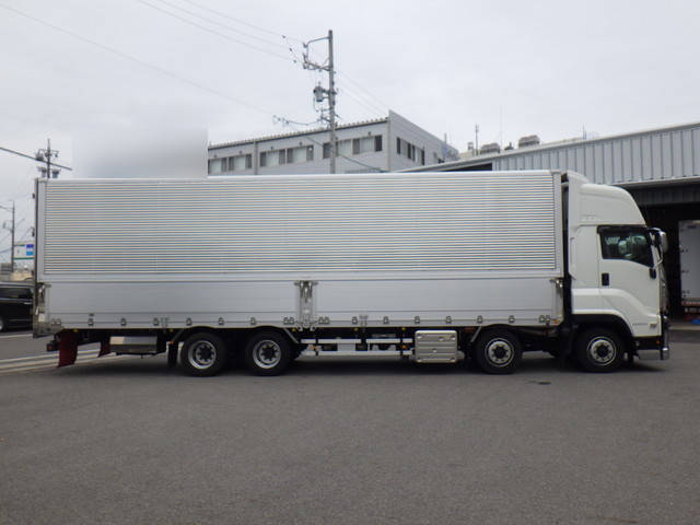 いすゞギガアルミウイング大型（10t）[写真08]