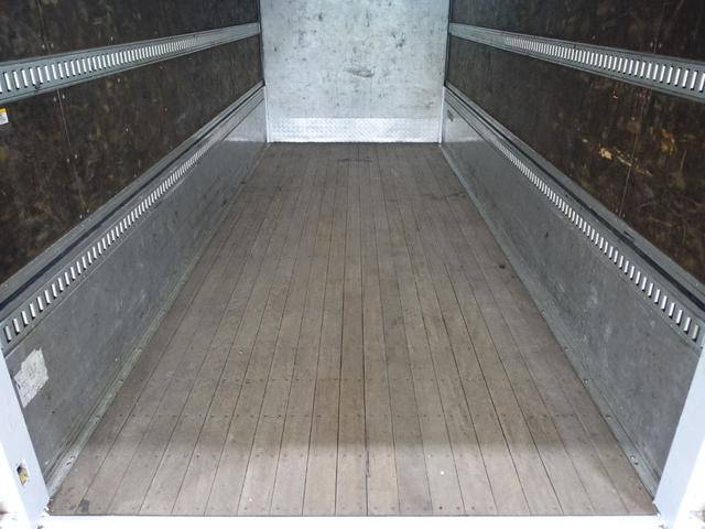 いすゞフォワードアルミウイング中型（4t）[写真12]