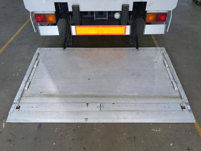 いすゞフォワードアルミウイング中型（4t）[写真13]