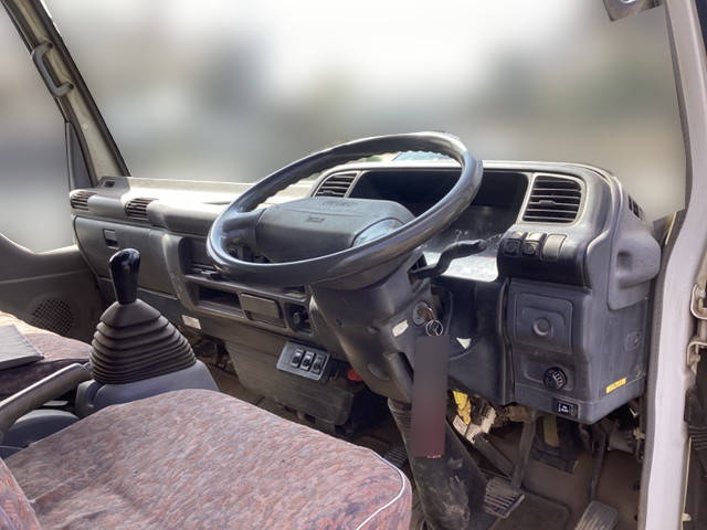 いすゞエルフアルミウイング小型（2t・3t）[写真22]