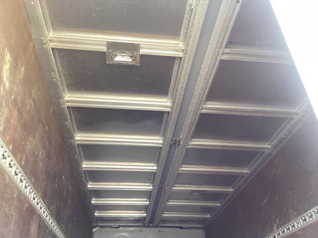 いすゞエルフアルミウイング小型（2t・3t）[写真09]