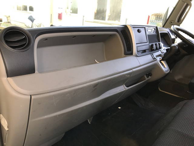 三菱ふそうキャンター平ボディ小型（2t・3t）[写真26]