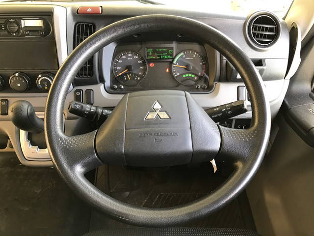 三菱ふそうキャンター平ボディ小型（2t・3t）[写真29]