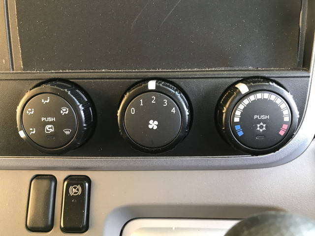 三菱ふそうキャンター平ボディ小型（2t・3t）[写真32]