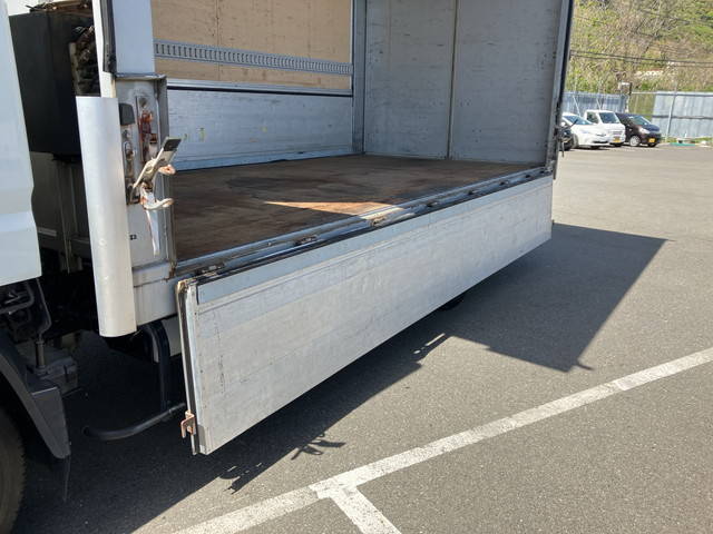 三菱ふそうキャンターアルミウイング小型（2t・3t）[写真12]