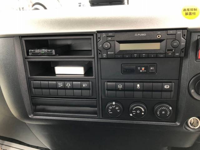 三菱ふそうファイターコンテナ専用車増トン（6t・8t）[写真25]