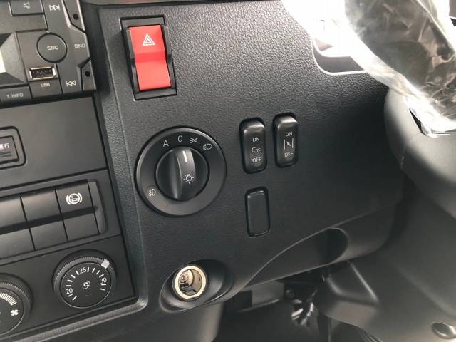 三菱ふそうファイターコンテナ専用車増トン（6t・8t）[写真28]