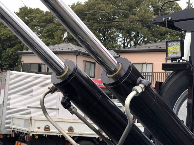 三菱ふそうファイターコンテナ専用車増トン（6t・8t）[写真08]