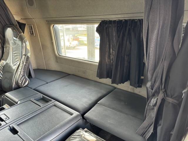 三菱ふそうスーパーグレートコンテナ専用車大型（10t）[写真10]