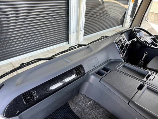 三菱ふそうスーパーグレートコンテナ専用車大型（10t）[写真12]