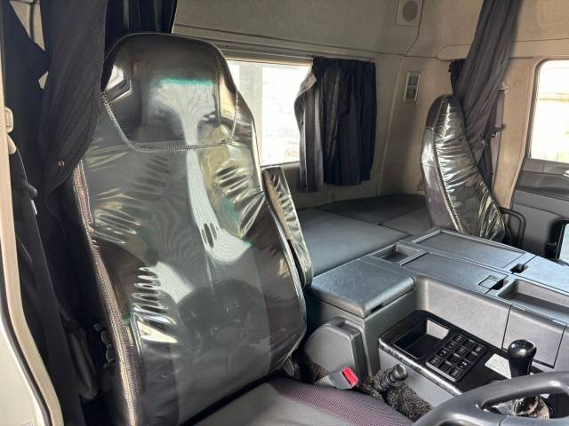 三菱ふそうスーパーグレートコンテナ専用車大型（10t）[写真13]