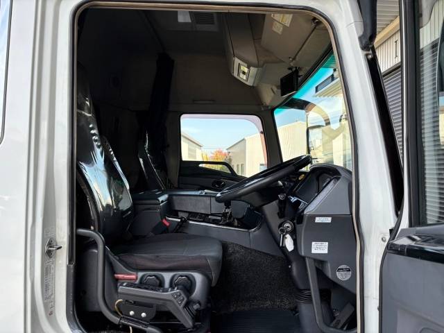 三菱ふそうスーパーグレートコンテナ専用車大型（10t）[写真14]